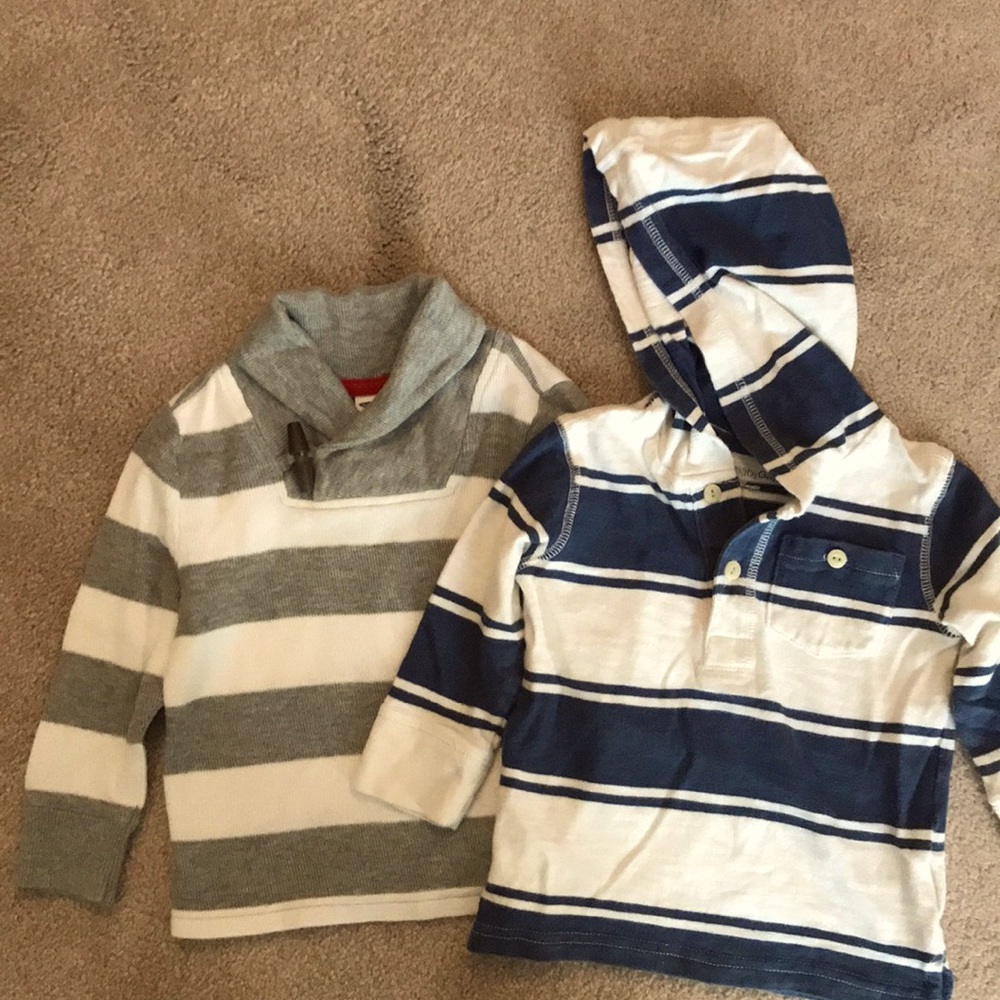 Set of 2 long sleeve tops for toddlers.